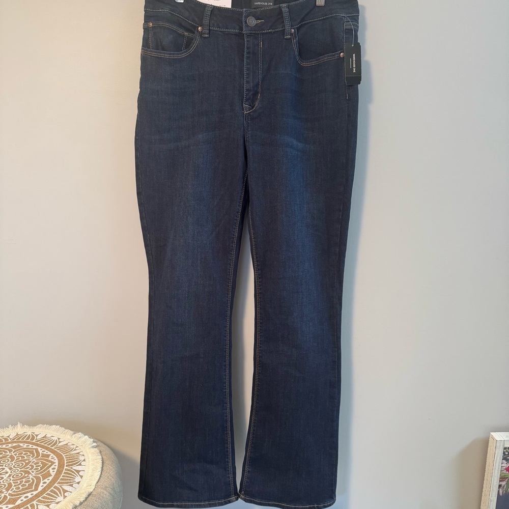 WAREHOUSE ONE Women's Boot Cut Jeans NWT Size 32W Short